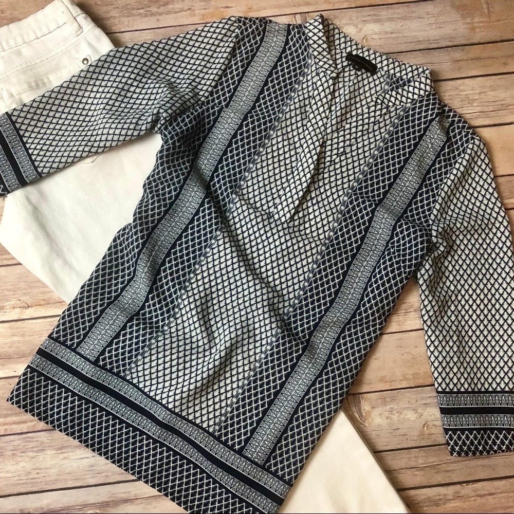 🌸3/$20 Adrienne Vittadini Blue Print Tunic